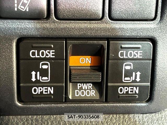 Toyota VOXY 2018-10 8686886-5