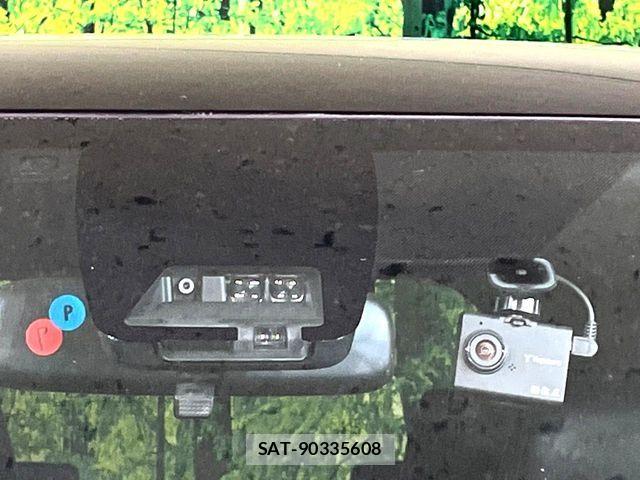 Toyota VOXY 2018-10 8686886-6
