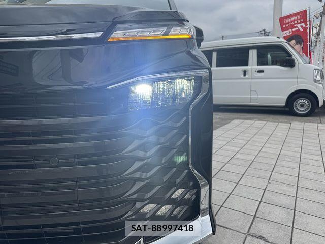 Toyota VOXY 2024-11 8686882-9