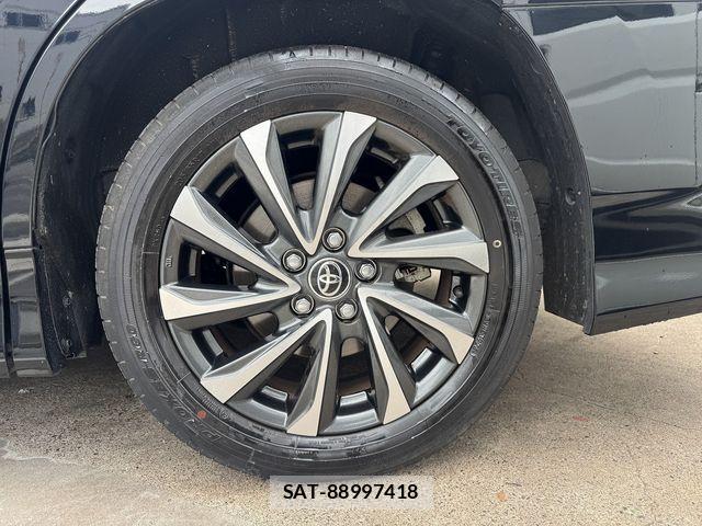 Toyota VOXY 2024-11 8686882-11