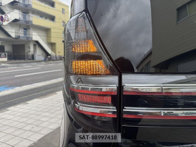 Toyota VOXY 2024-11 8686882-12
