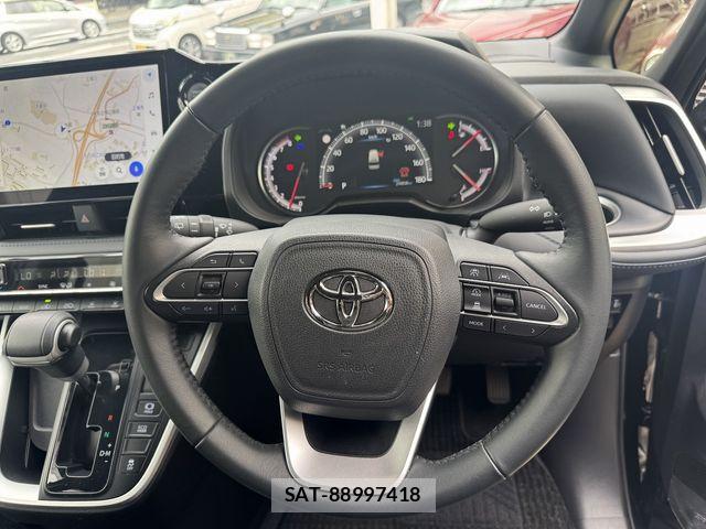 Toyota VOXY 2024-11 8686882-13