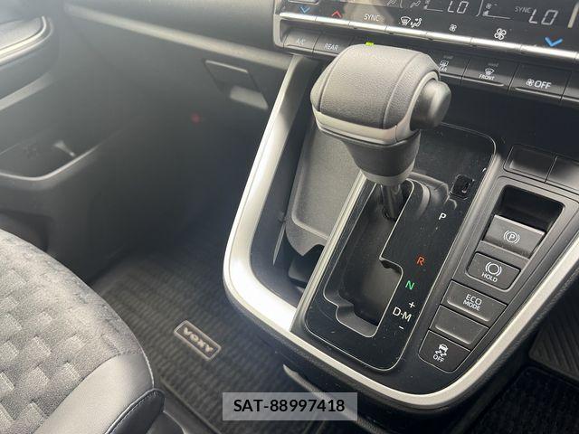 Toyota VOXY 2024-11 8686882-15