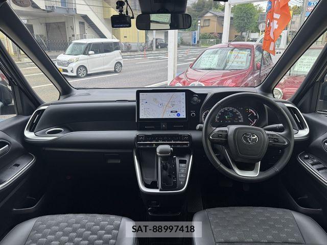 Toyota VOXY 2024-11 8686882-1