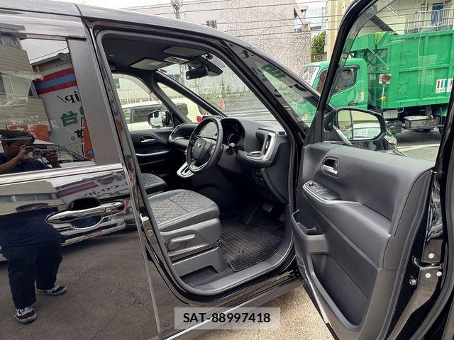 Toyota VOXY 2024-11 8686882-22