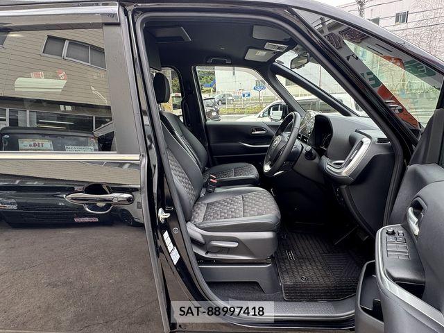 Toyota VOXY 2024-11 8686882-23