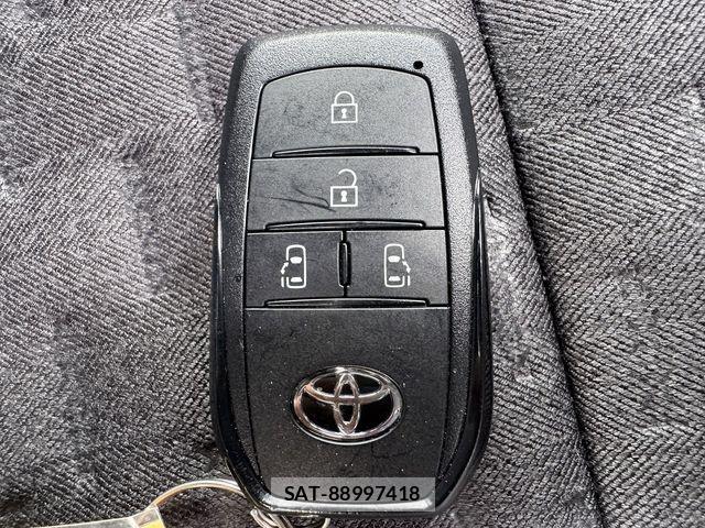 Toyota VOXY 2024-11 8686882-27
