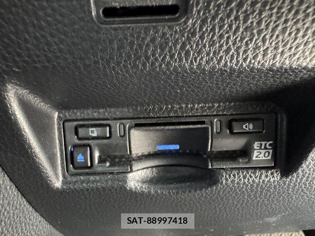 Toyota VOXY 2024-11 8686882-28