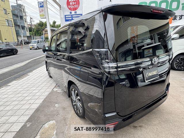Toyota VOXY 2024-11 8686882-2