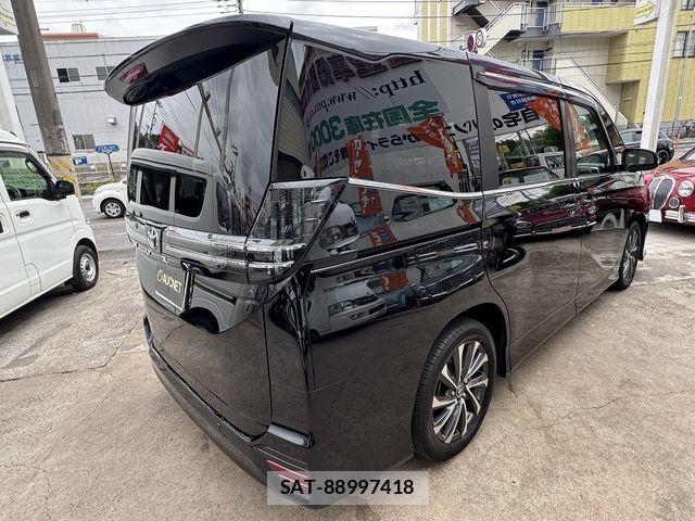 Toyota VOXY 2024-11 8686882-6