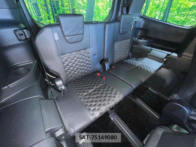 Toyota VOXY 2023-11 8686879-9