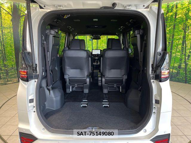 Toyota VOXY 2023-11 8686879-10