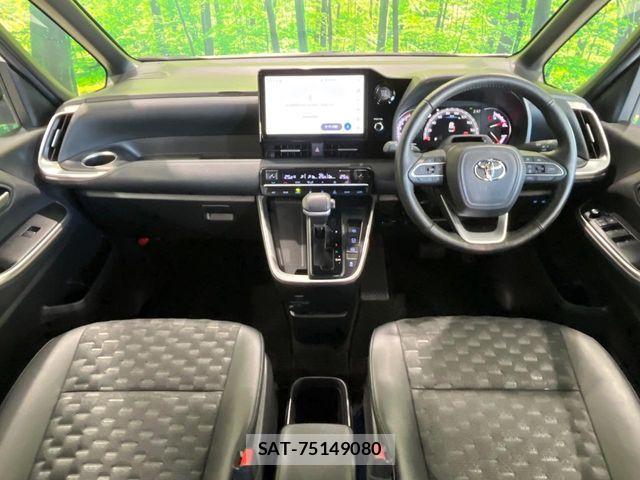 Toyota VOXY 2023-11 8686879-1