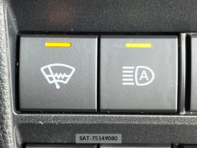 Toyota VOXY 2023-11 8686879-6