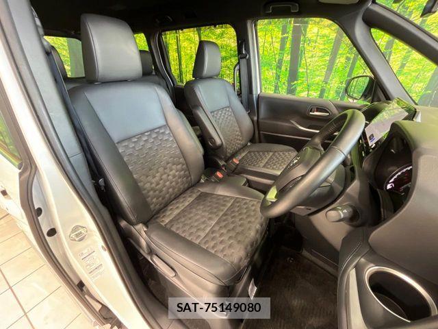 Toyota VOXY 2023-11 8686879-7