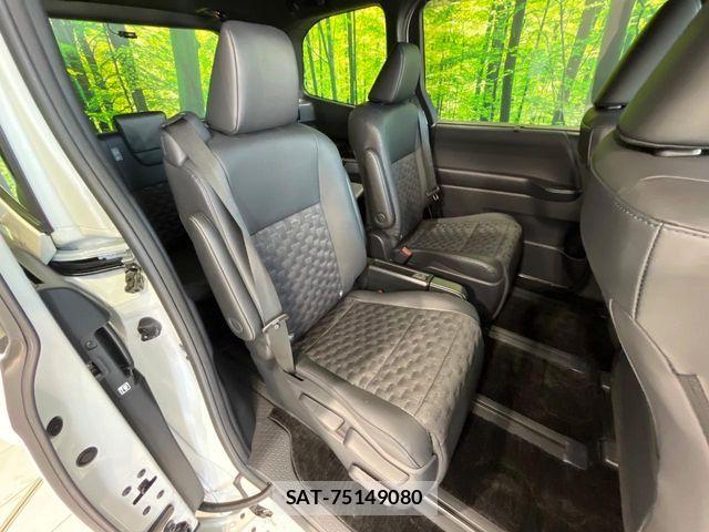 Toyota VOXY 2023-11 8686879-8