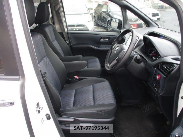 Toyota VOXY 2016-09 8686890-9