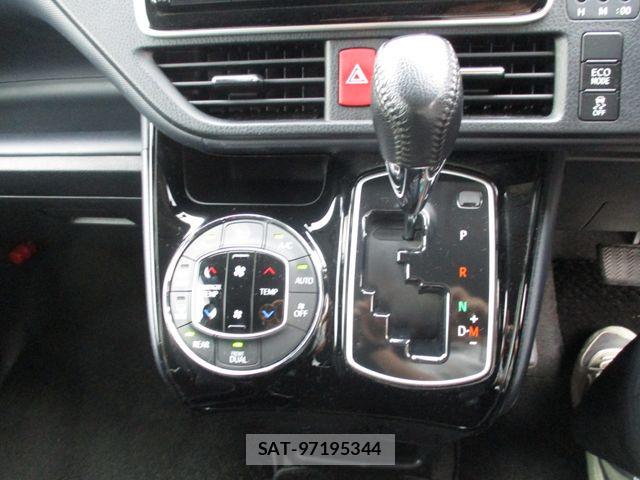 Toyota VOXY 2016-09 8686890-11