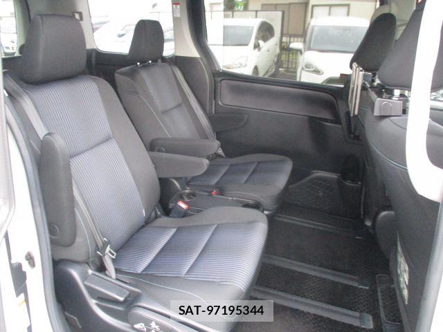 Toyota VOXY 2016-09 8686890-14
