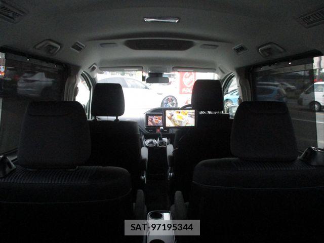Toyota VOXY 2016-09 8686890-15