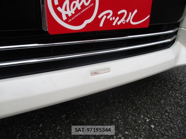 Toyota VOXY 2016-09 8686890-17