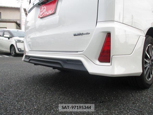Toyota VOXY 2016-09 8686890-18