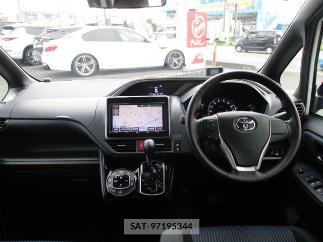Toyota VOXY 2016-09 8686890-1