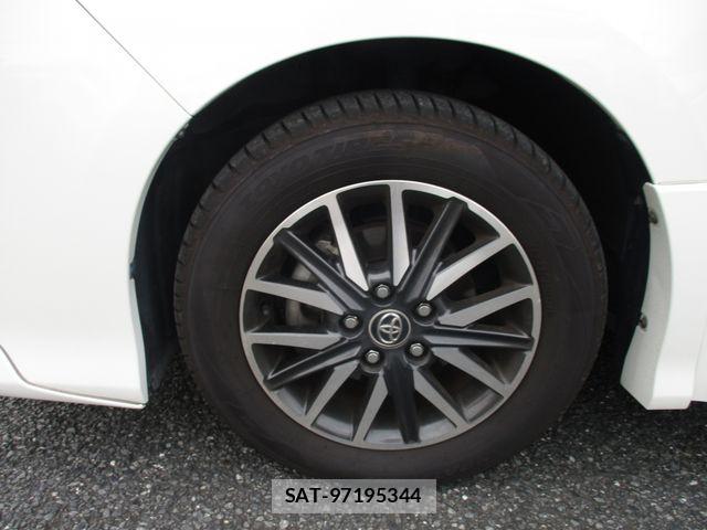 Toyota VOXY 2016-09 8686890-19