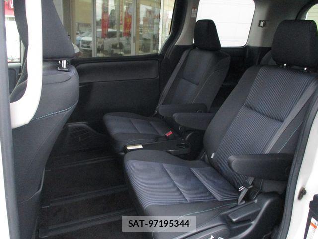 Toyota VOXY 2016-09 8686890-22