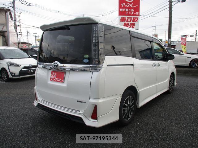 Toyota VOXY 2016-09 8686890-2