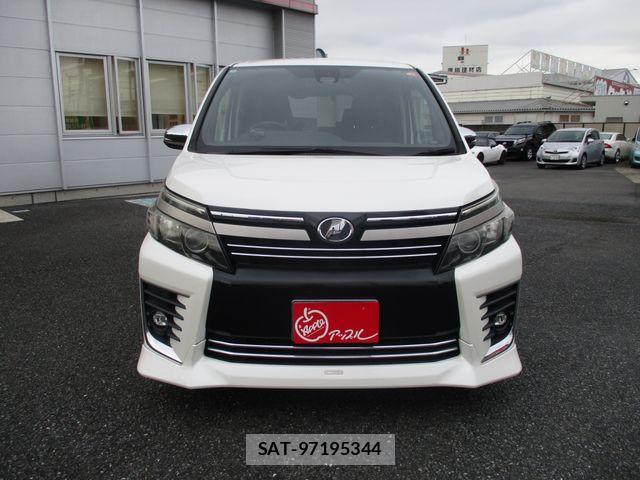 Toyota VOXY 2016-09 8686890-3