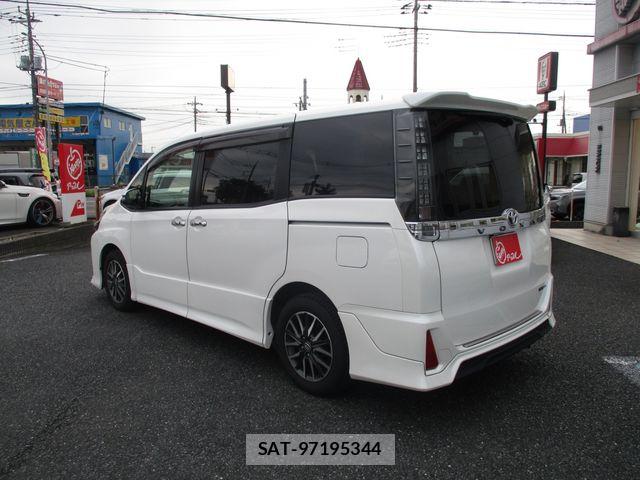 Toyota VOXY 2016-09 8686890-6