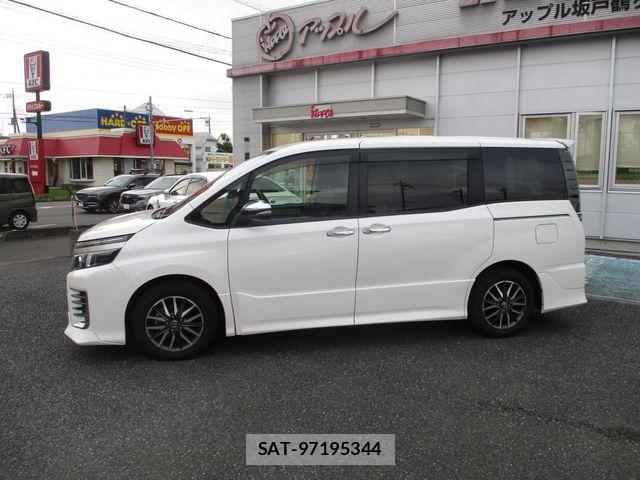 Toyota VOXY 2016-09 8686890-7