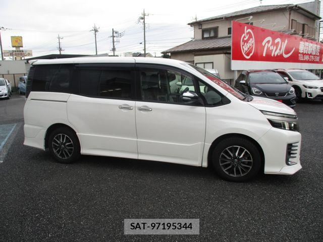Toyota VOXY 2016-09 8686890-8