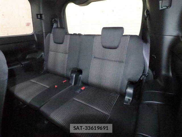Toyota VOXY 2017-09 8686894-11