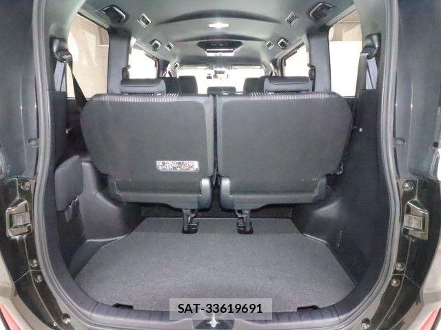Toyota VOXY 2017-09 8686894-12