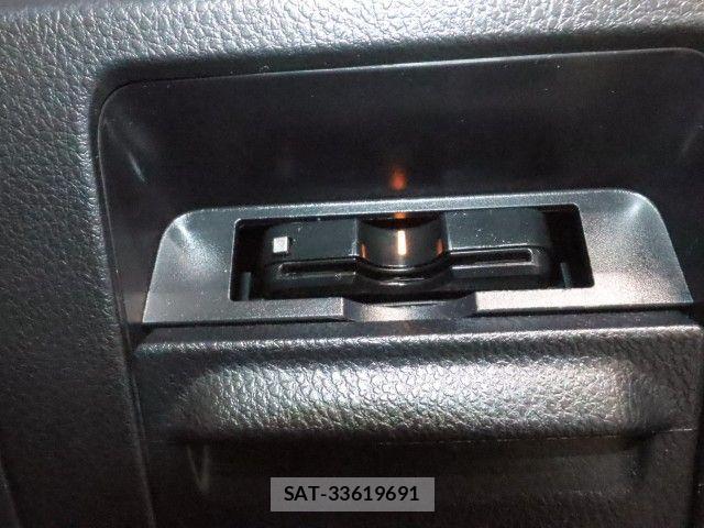 Toyota VOXY 2017-09 8686894-17