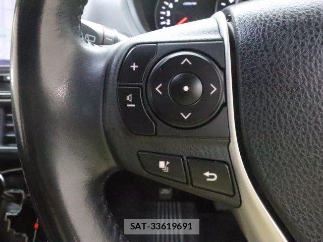 Toyota VOXY 2017-09 8686894-19