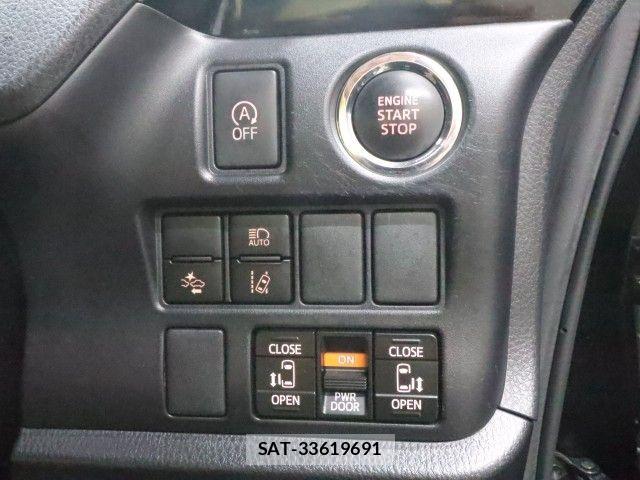 Toyota VOXY 2017-09 8686894-21