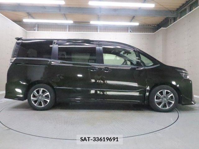Toyota VOXY 2017-09 8686894-25
