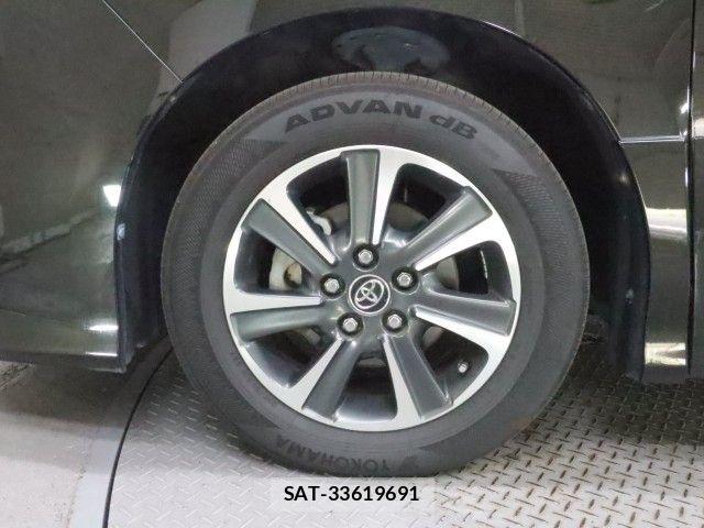 Toyota VOXY 2017-09 8686894-26