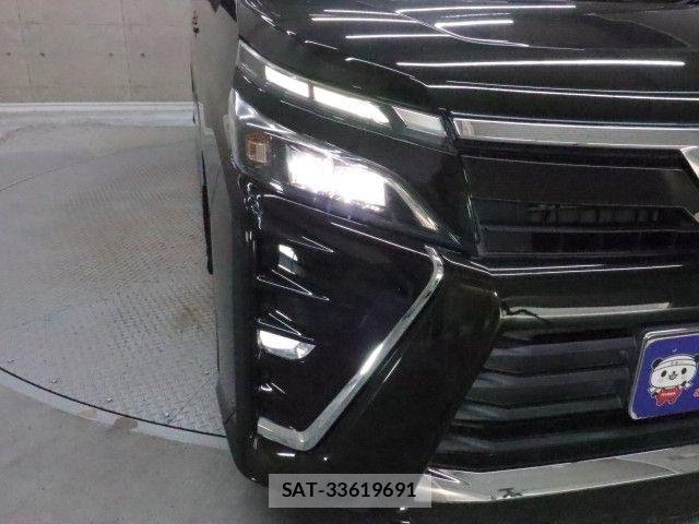 Toyota VOXY 2017-09 8686894-27