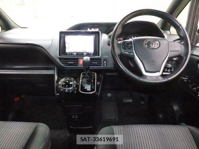 Toyota VOXY 2017-09 8686894-2