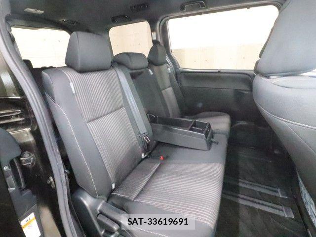 Toyota VOXY 2017-09 8686894-4
