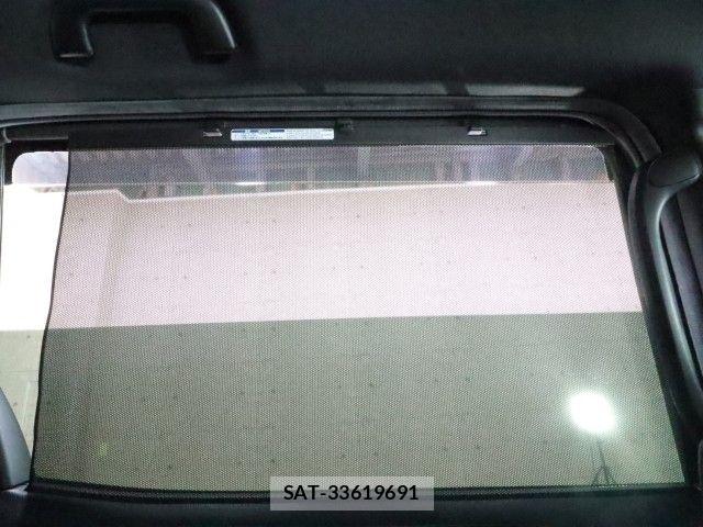 Toyota VOXY 2017-09 8686894-5