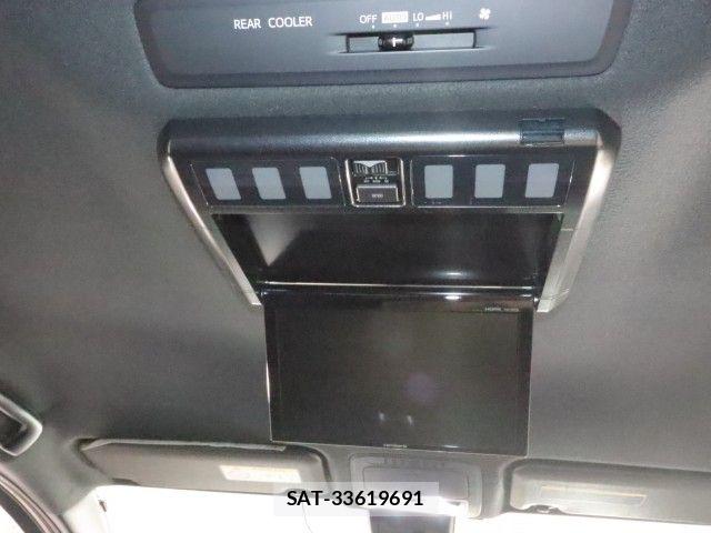 Toyota VOXY 2017-09 8686894-6