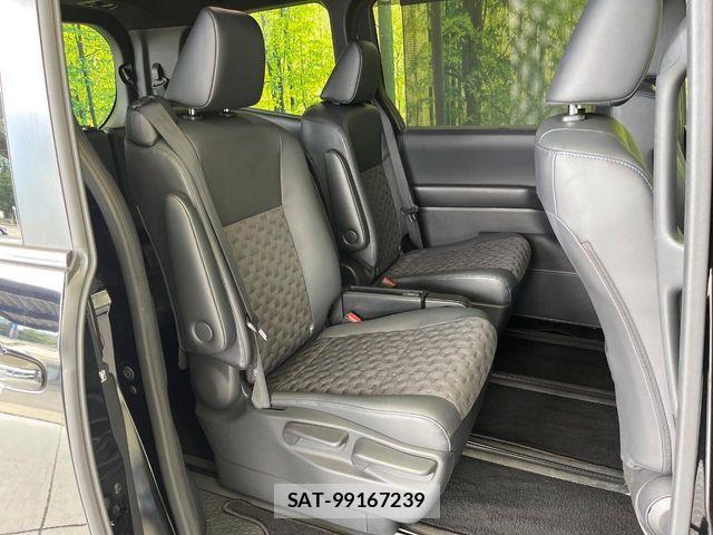 Toyota VOXY 2022-04 8686881-9