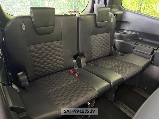 Toyota VOXY 2022-04 8686881-10