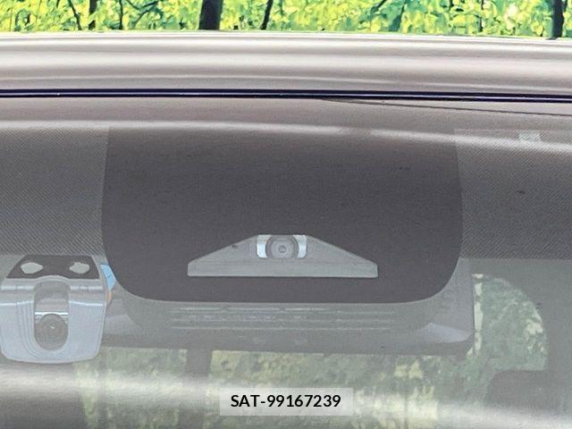Toyota VOXY 2022-04 8686881-6