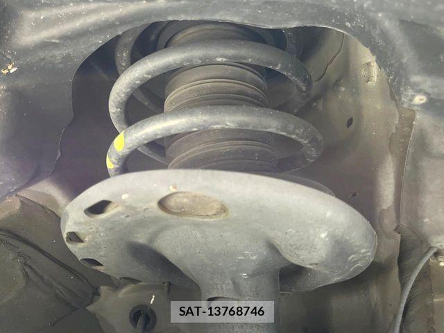 Toyota VOXY 2019-09 8686885-19
